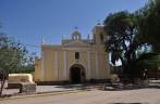 Igreja na praça de San Marcos Sierra, na Argentina
